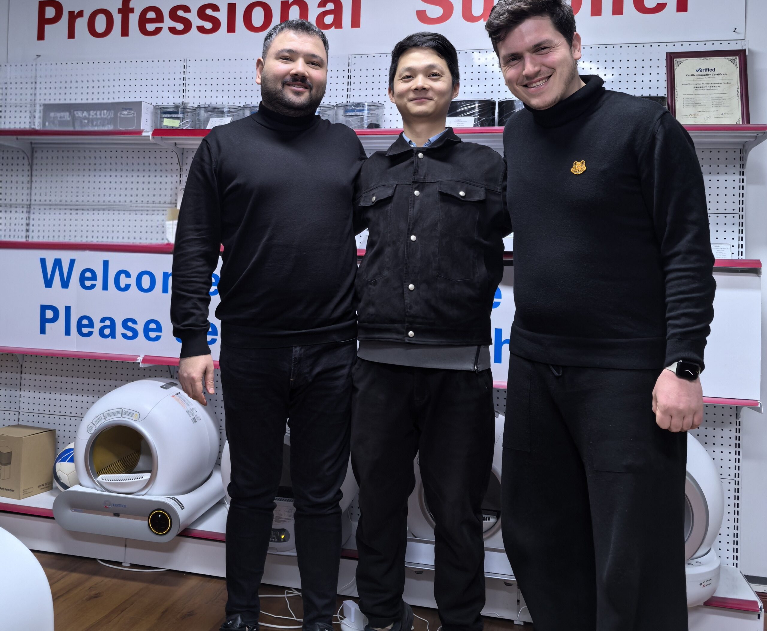 International B2B buyers visiting Eviehome smart pet products factory in Hefei China to inspect cat litter box production line