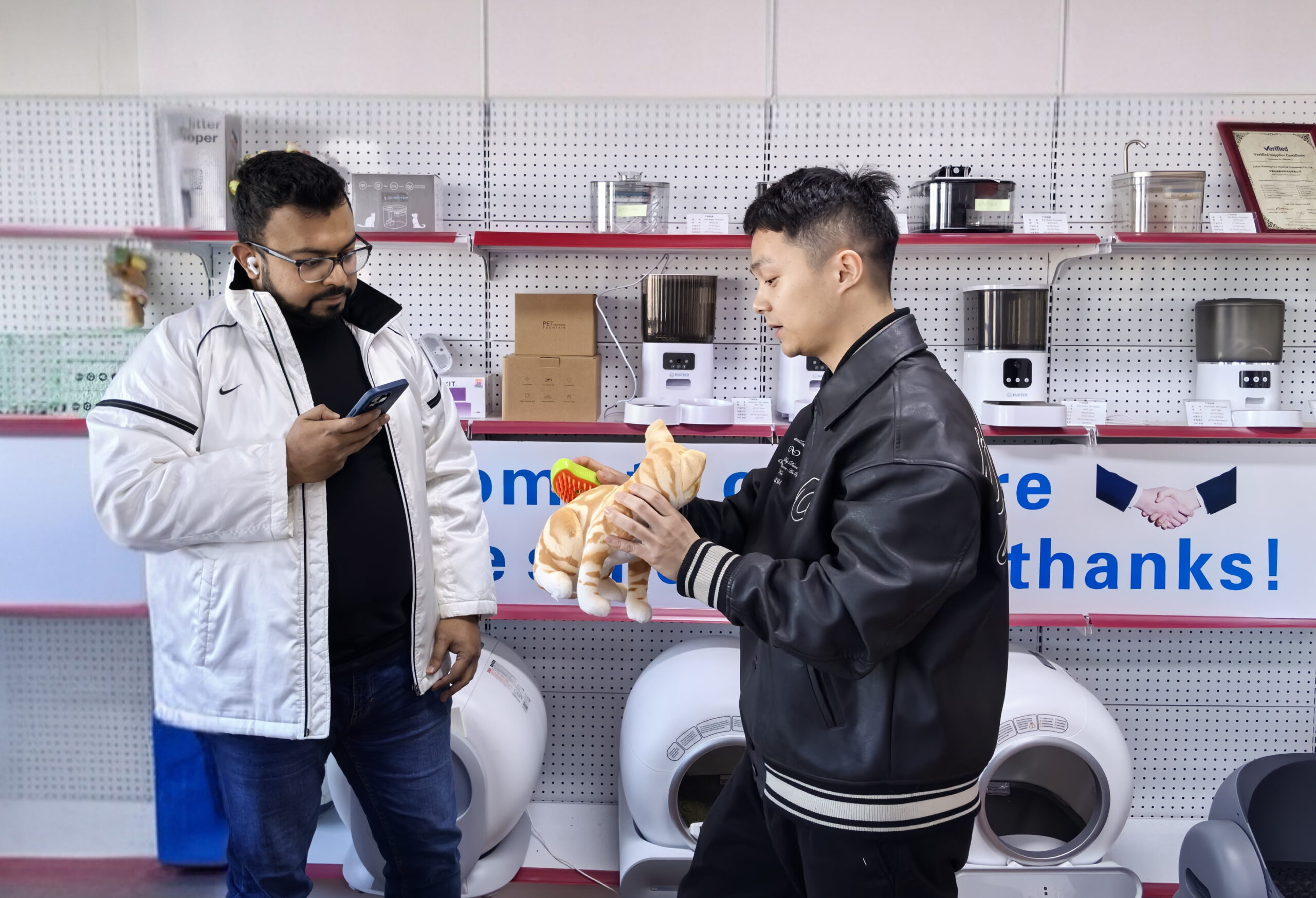 Foreign B2B importer reviewing Eviehome smart cat litter box product samples in person at Hefei factory China